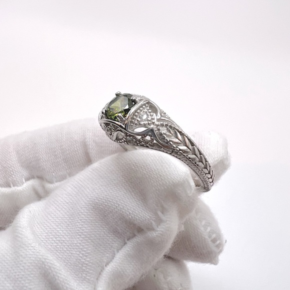 .925 Sterling Silver Vintage Inspired Simulated Peridot Cz Ring - Picture 5 of 17